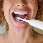 Jak dbać o wrażliwe zęby – przewodnik po delikatnych końcówkach szczoteczek