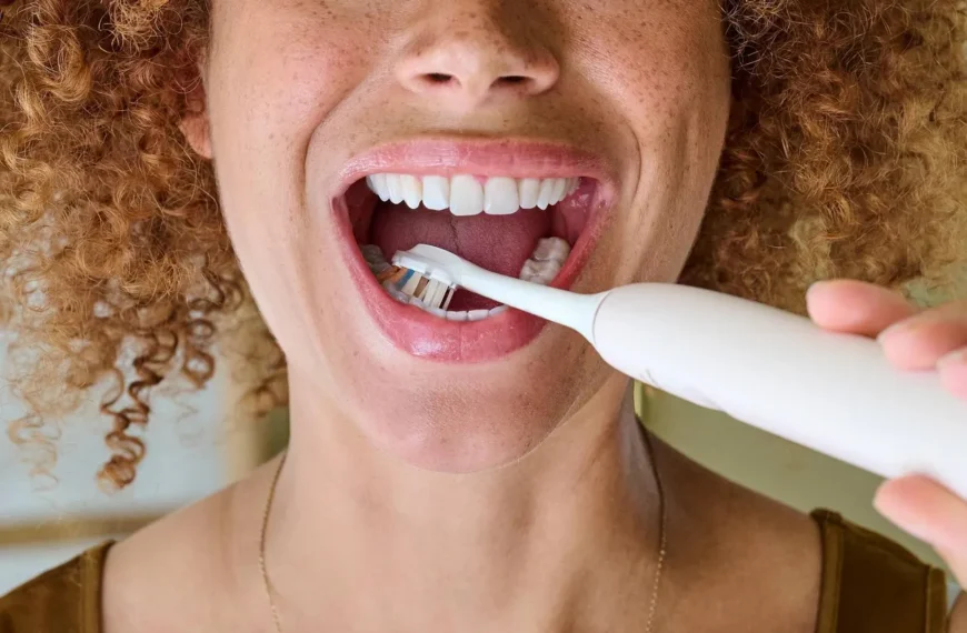 Jak dbać o wrażliwe zęby – przewodnik po delikatnych końcówkach szczoteczek