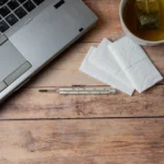 Zwolnienie lekarskie bez etatu – kiedy ZUS wypłaci zasiłek, a kiedy odmówi